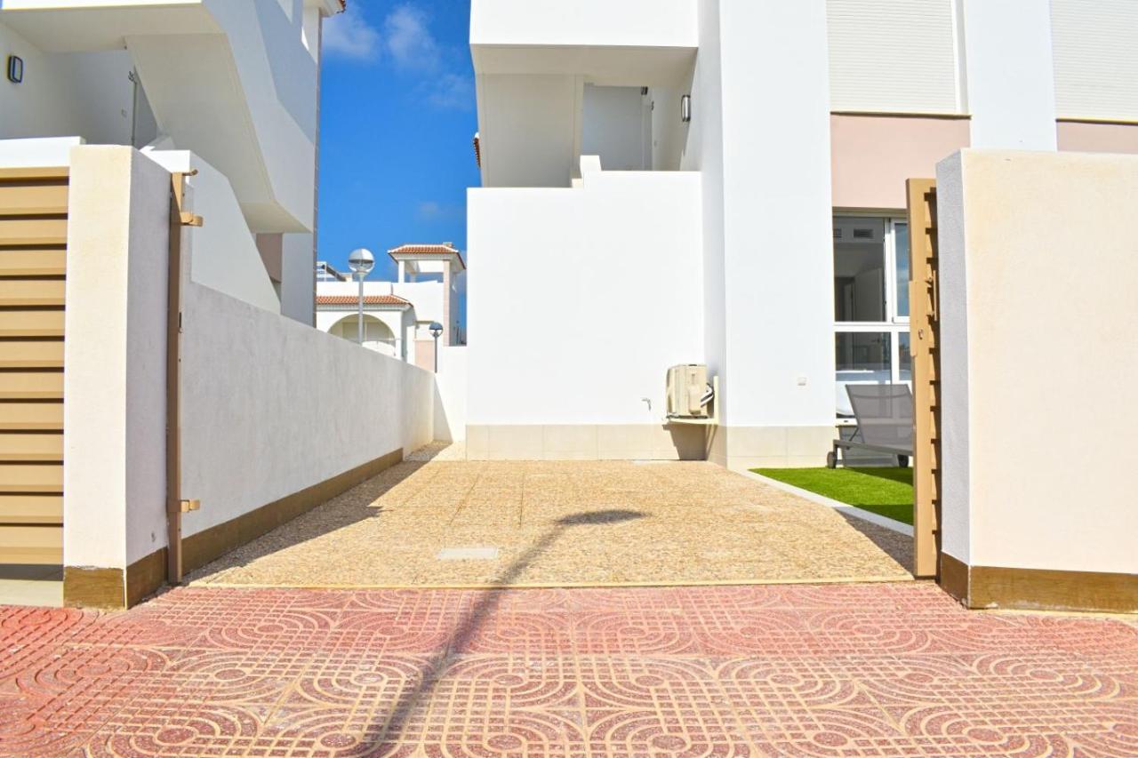 New Build Apartment On Beautiful Modern Complex Rojales Buitenkant foto