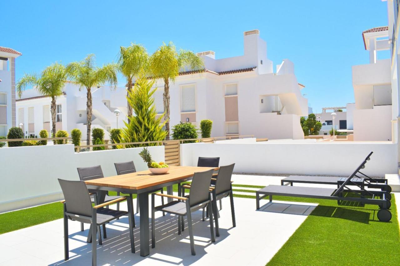 New Build Apartment On Beautiful Modern Complex Rojales Buitenkant foto